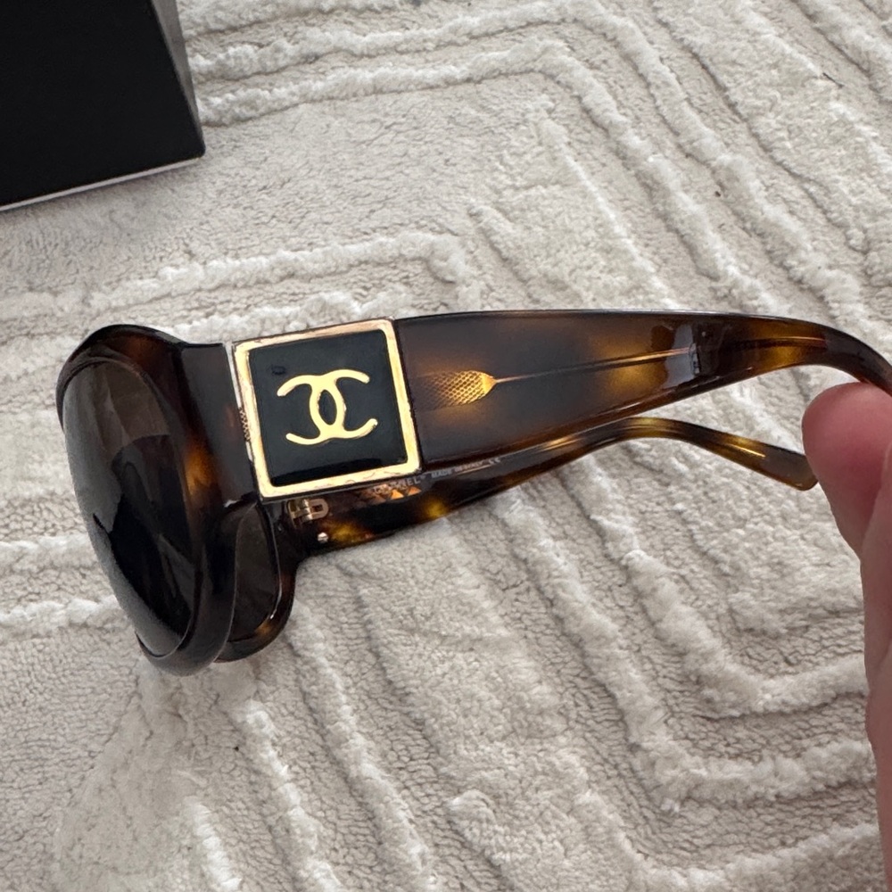 CHANEL Tortoise Sunglasses with Box and Dustbag - Picture 2 of 8